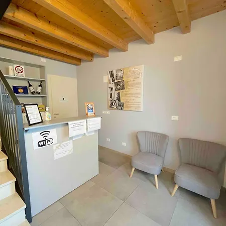 La Casa Della Ada 게스트하우스 3*